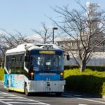 人気の観光地を結ぶ公道と駐車場内で自動運転の実証実験を行った(桑名市提供)