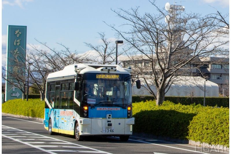 人気の観光地を結ぶ公道と駐車場内で自動運転の実証実験を行った(桑名市提供)