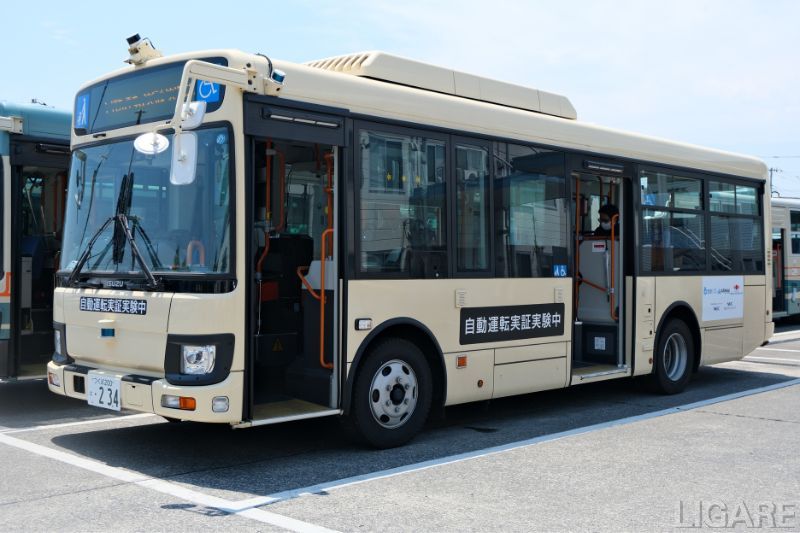 「エルガミオ」自動運転の実証実験を行う車両