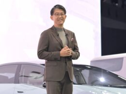 自工会の会長に就く佐藤トヨタ社長