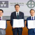 左から同志社大 小原克博学長、日産 内田 誠CEO 、京田辺市 上村崇市長 EV活用の3者連携協定に調印