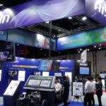 アイシンがブースに車室モデルを置き、モニタリングを実演