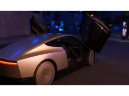 米テスラが自動運転タクシーを発表(画像はテスラ公開の動画より)