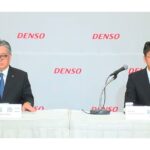 会見する林氏(右)と有馬氏(左)