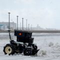 スズキら、電動モビリティベースユニットを活用した自動除雪の実証実施