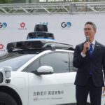 都内を走行する米ウェイモの車両と日本交通・GOの川鍋一朗氏