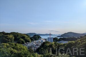 海と山の両方に臨む鳥羽の町並み。市全域が伊勢志摩国立公園に指定されている