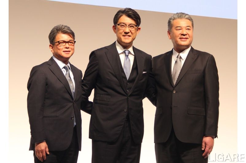 左から宮崎洋一副社長、佐藤恒治社長、中嶋裕樹副社長