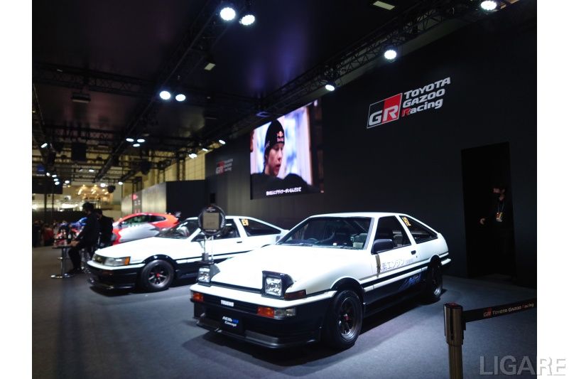「AE86」のFCV(右)とBEV(左)を出展