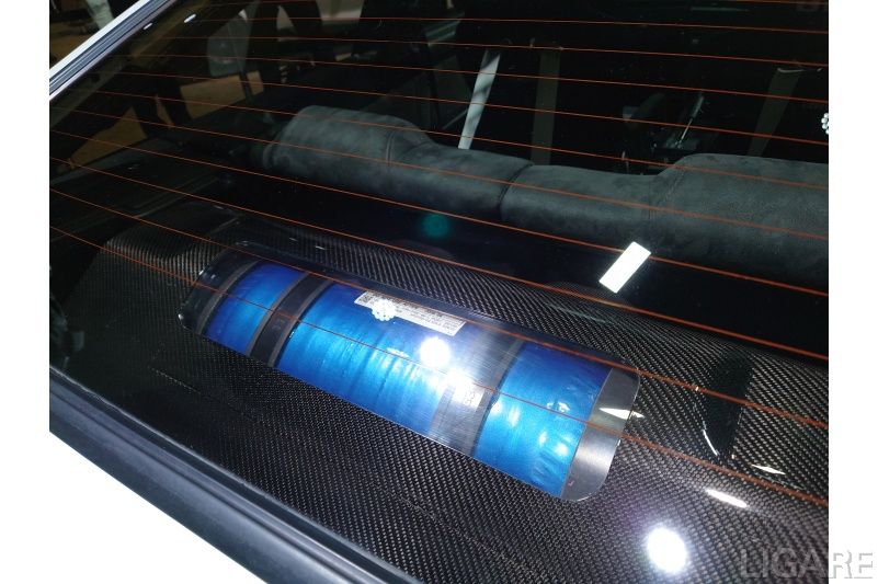 車両後部にMIRAIの高圧水素タンクを2本搭載