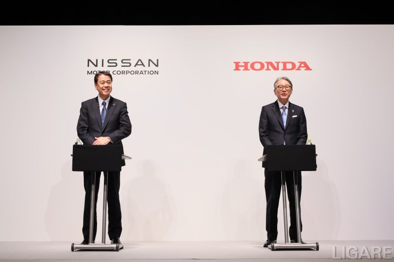 左から日産内田社長、ホンダ三部社長 日産プレスリリースより