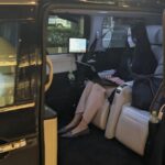 「移動会議室」に乗車する様子