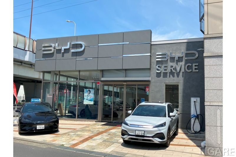 東名高速出入口近くに店舗が建つ