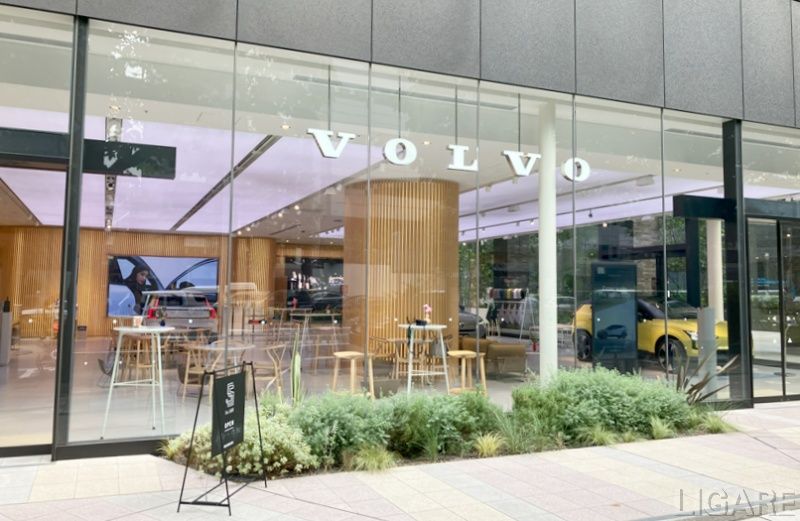 洗練された設計。Volvo Studio Tokyo