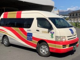 茅野市で運行しているAIオンデマンド交通サービス「のらざあ」の車両