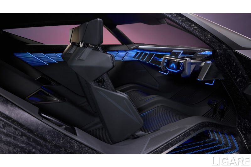 GTモード の運転席 (日産 プレスリリースより)