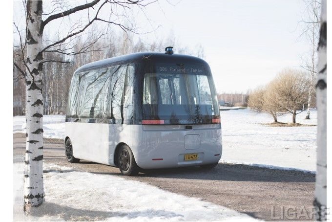 自動運転バス「GACHA」走行の様子。SBドライブ株式会社 プレスリリースより