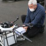 荷物を受け取る様子(佐川急便プレスリリースより)