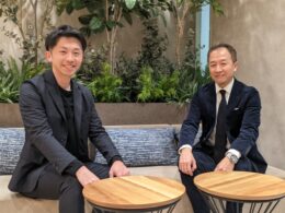 東急の豊田洋平氏(左)とTMJの小柏宜聖氏(右)