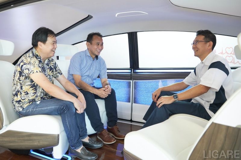 イノベージ内で対話する様子