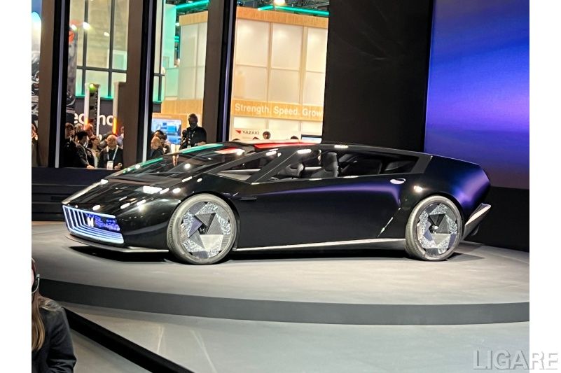 ホンダが新型EVの次世代技術を公開。写真はCES2024で展示されたコンセプト車「SALOON」
