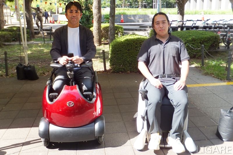 NTTアーバンソリューションズの加納氏(左)とscheme vergeの嶂南氏(右)