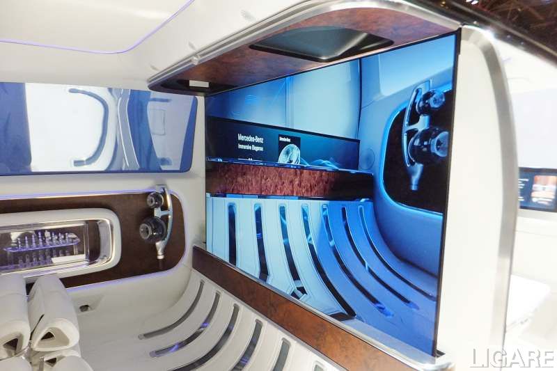 65インチの4Kシネマスクリーン