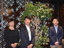 三菱地所レジデンスの経営企画部 三輪弘美氏、クオリティ業務部の田中正祥氏、熊谷彰宏氏(左から)