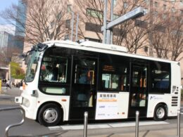 自動運転バスの実証運行の様子(提供:日本工営)