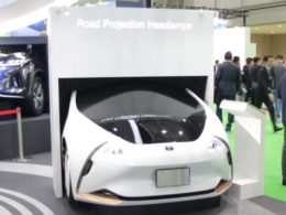ロード・プロジェクション・ランプを搭載した車両