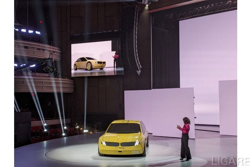 最大32色を1枚ずつ変更できる