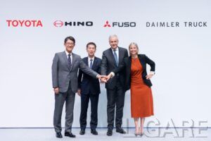 左からトヨタ自動車、日野自動車、三菱ふそうトラック・バス、ダイムラートラックの各CEO