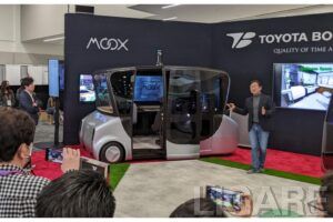 トヨタ紡織の車室空間をブランド責任者のリチャード・チャン氏がプレゼン