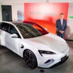 BYD日本第3弾の「SEAL」と日本法人の東福寺厚樹社長(BYD Auto Japan提供)