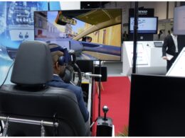 来場者は開発用の実機とVRでデンソー最新技術を体験