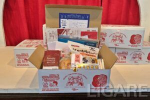 スナックやドリンク、マスク