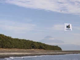 富士山を背景とした ドローン飛行