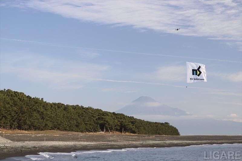 富士山を背景とした ドローン飛行