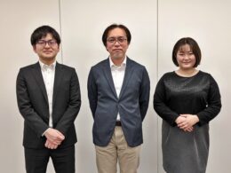 左から、みちのりHDの下重翔平氏、ジョルダン社の長岡豪氏と山本侑佳氏