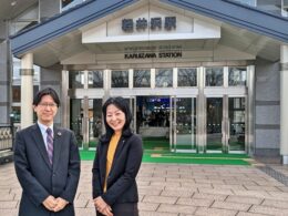 西武HD経営企画本部 DX・マーケティング戦略部 課長の磯部峻史氏(左)とJR東日本マーケティング本部 戦略・プラットフォーム部門MaaSユニット マネージャーの山田有里氏(右)