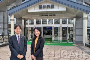 西武HD経営企画本部 DX・マーケティング戦略部 課長の磯部峻史氏（左）とJR東日本マーケティング本部 戦略・プラットフォーム部門MaaSユニット マネージャーの山田有里氏（右）
