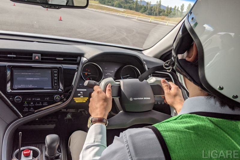 「J-EPICS」技術により、少ないハンドル操作で車が動かせるため、異形ハンドルも可能になる