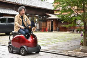 テムザックが開発したパーソナルモビリティ「ロデム」