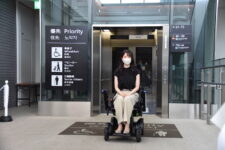 「長距離歩かなくていいので快適」との声、WHILL自動運転モビリティ 成田空港での実証実験
