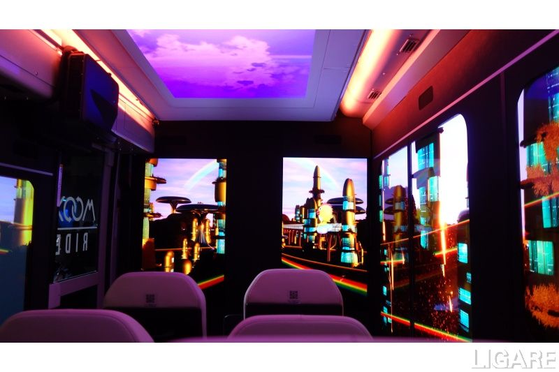 車室全面に映像を投影