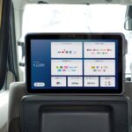 GO、タクシー後部座席タブレットを次世代機に刷新　全面ディスプレイ化で決済・インバウンド対応を強化
