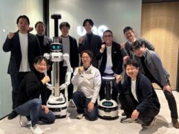 JR東日本スタートアップとugoが資本業務提携、鉄道・商業施設の現場DXと次世代ロボット実装へ