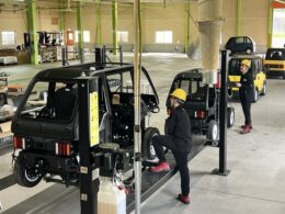 KGモーターズ、超小型EV「mibot」の初回納車を実施　プレ量産フェーズへ移行し供給体制を検証