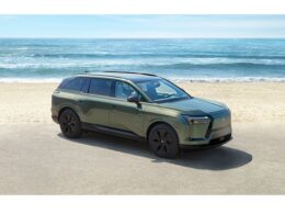 LEXUS、初のBEV3列シートSUV 新型「TZ」を世界初公開。2026年冬に国内発売へ