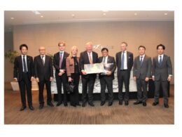 調印式の様子 左からGill Gruppen AS 会長のNils Petter Gill氏 双日社長の藤本昌義氏 Pongo AS CEOのLeif Madsberg氏